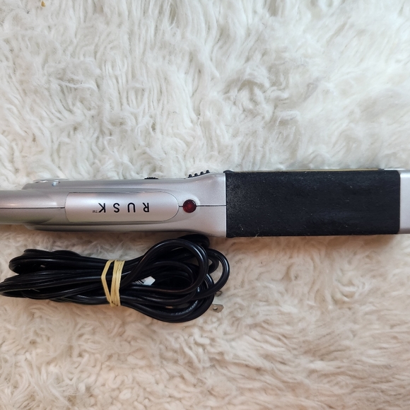 Rusk hair straightener